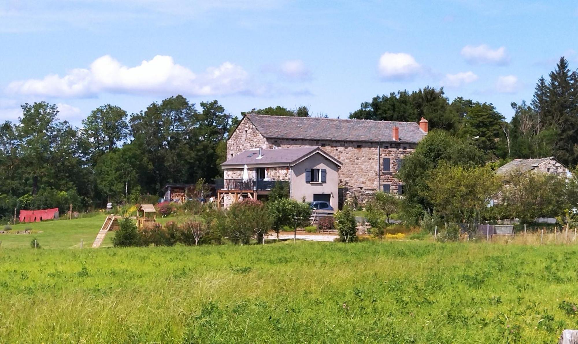 Saint-JeuresLa Ferme De Madelonnet住宿加早餐旅馆 外观 照片