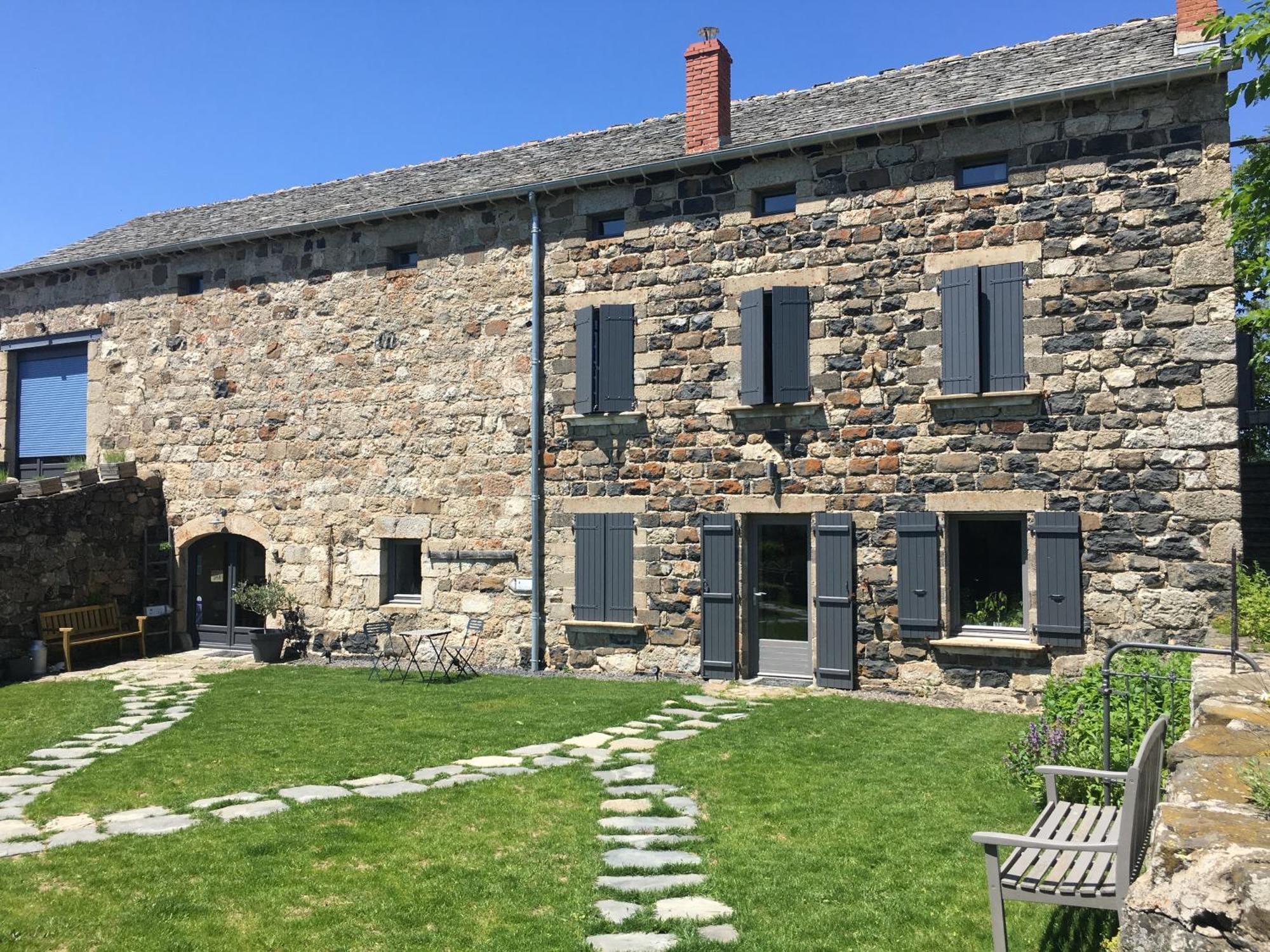 Saint-JeuresLa Ferme De Madelonnet住宿加早餐旅馆 外观 照片