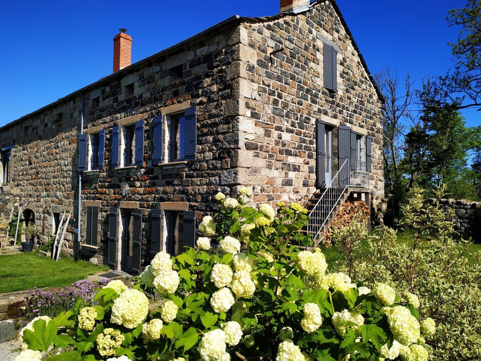 Saint-JeuresLa Ferme De Madelonnet住宿加早餐旅馆 外观 照片
